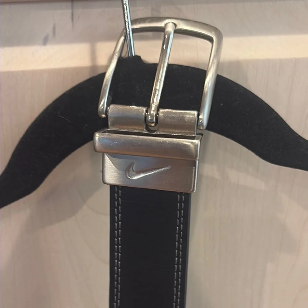 Nike Reversible Black to Brown Men’s Belt with Silver Buckle